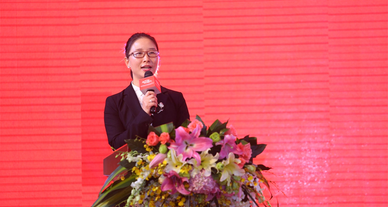 集團客服中心客戶總監湯靈靈做工作匯報 集團客服中心客戶總監湯靈靈做工作匯報